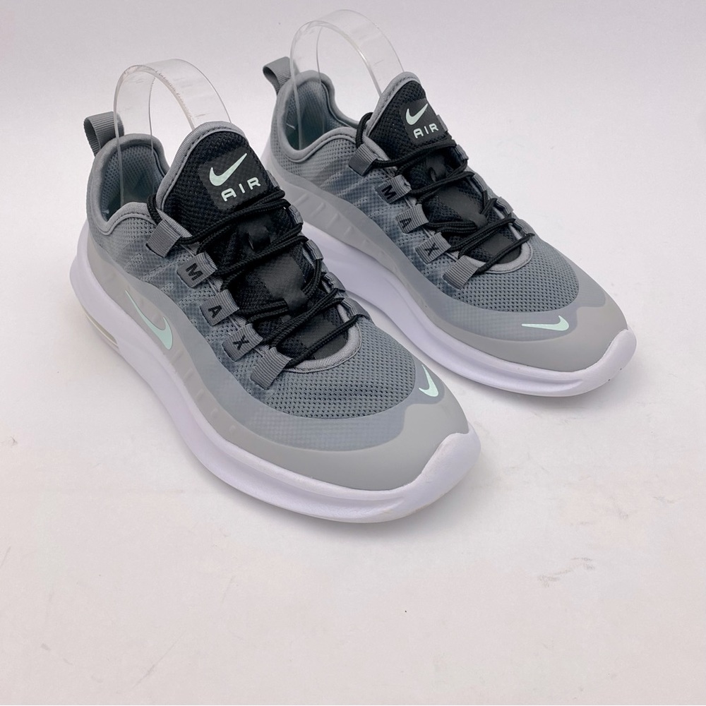 Nike Women’s Air Max Axis Color Cool Grey/White/Pure Platinum/Igloo SZ 7.